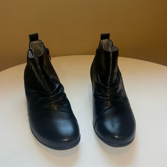 Ladies EARTH BOOTIES - Picture 1 of 8